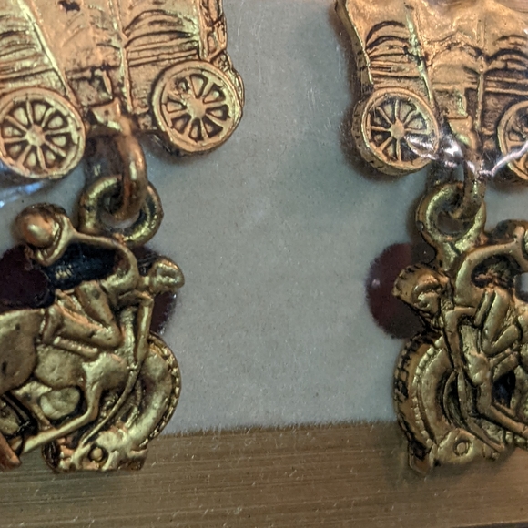 ❤️ Rodeo Horse Cowboy Carriage Earrings - Picture 3 of 7